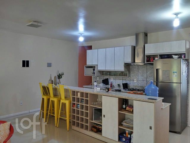 Casa com 250m², 3 dormitórios, 1 suíte, 4 vagas, Santana em Porto Alegre