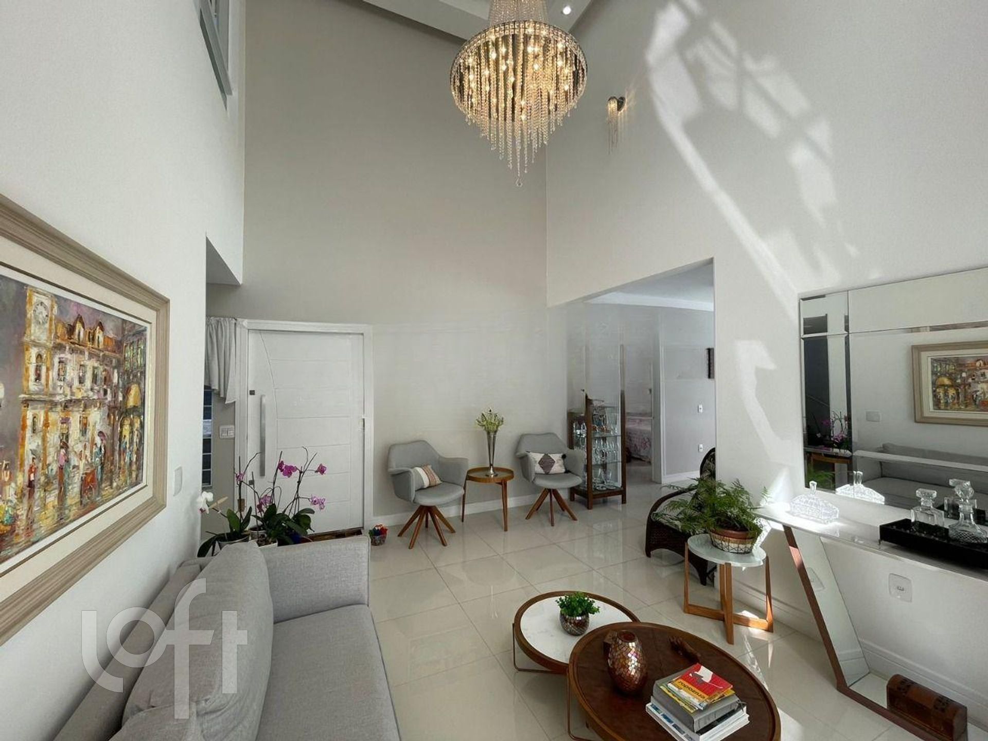 Casa Residencial com 250m², 3 quartos, 2 suítes, 3 garagens, no bairro Coloninha em Florianópolis