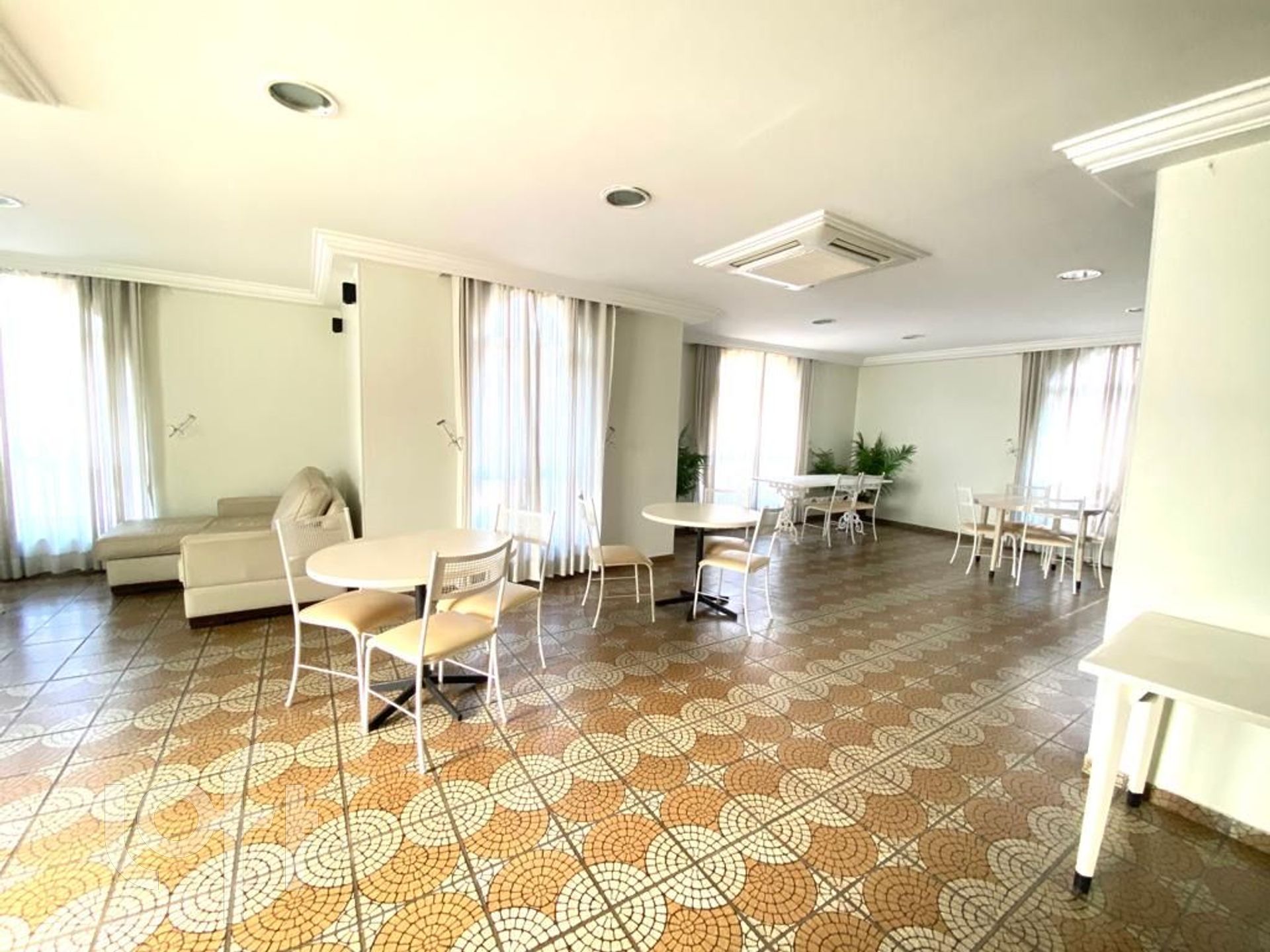 Apartamento à venda com 2 quartos, 69m² - Foto 27