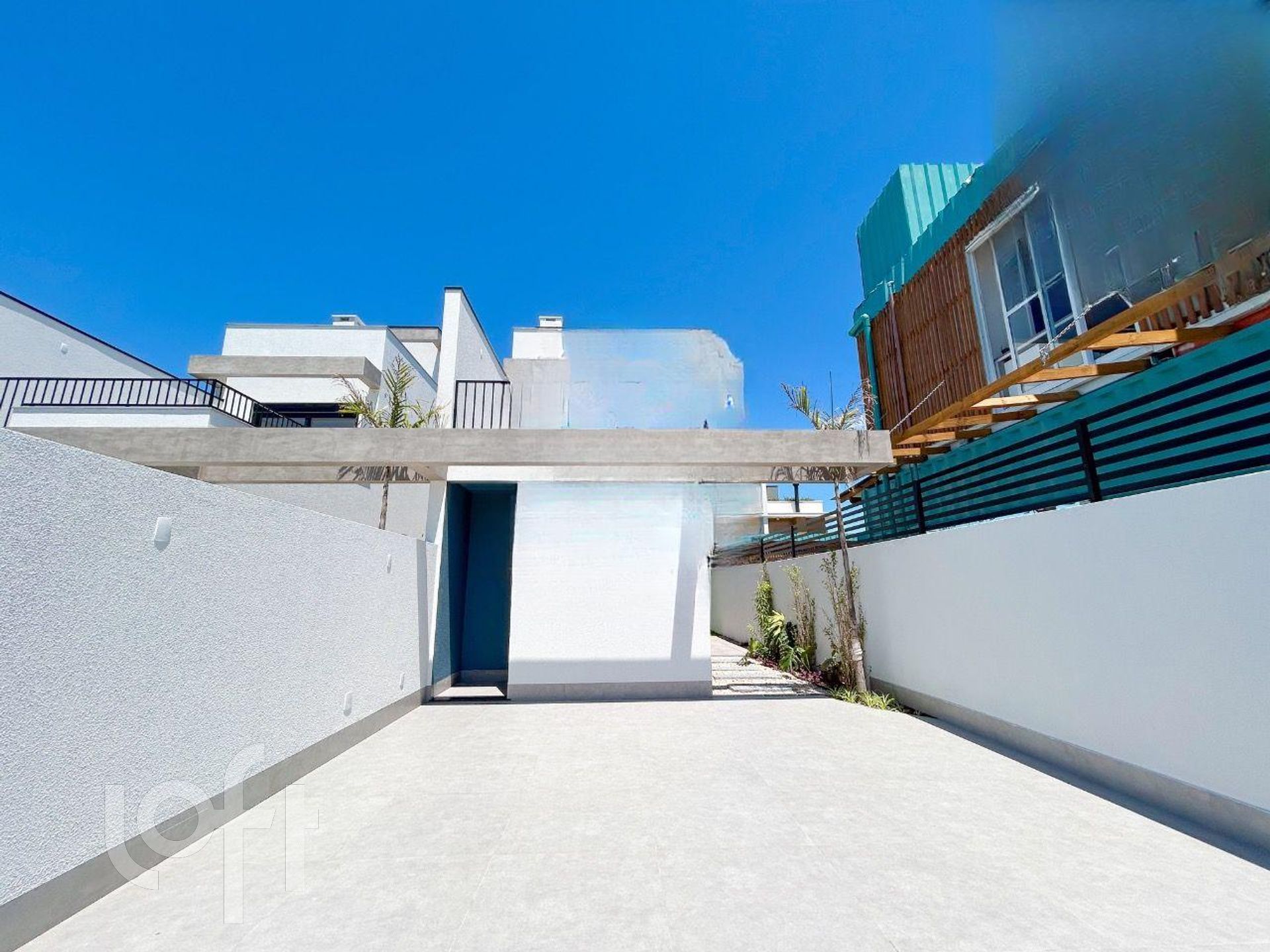 Casa Residencial com 140m², 3 quartos, 2 suítes, 2 garagens, no bairro Campeche Sul em Florianópolis