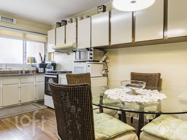 Apartamento com 122m², 3 dormitórios, 1 suíte, 2 vagas, Bela Vista em Porto Alegre