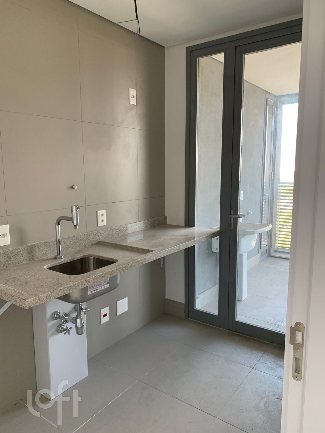 Apartamento à venda com 2 quartos, 69m² - Foto 4