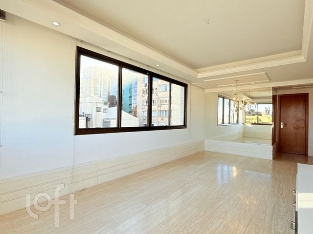 Apartamento com 95m², 3 dormitórios, 1 suíte, 2 vagas, Rio Branco em Porto Alegre