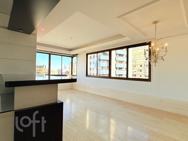 Apartamento com 95m², 3 dormitórios, 1 suíte, 2 vagas, Rio Branco em Porto Alegre