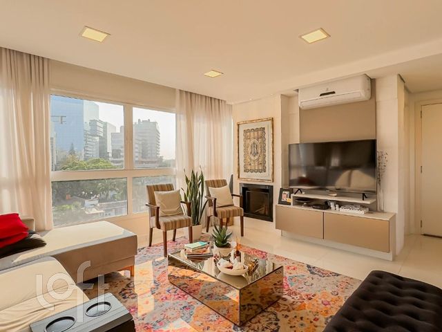 Apartamento com 103m², 3 dormitórios, 1 suíte, 2 vagas, Petrópolis em Porto Alegre