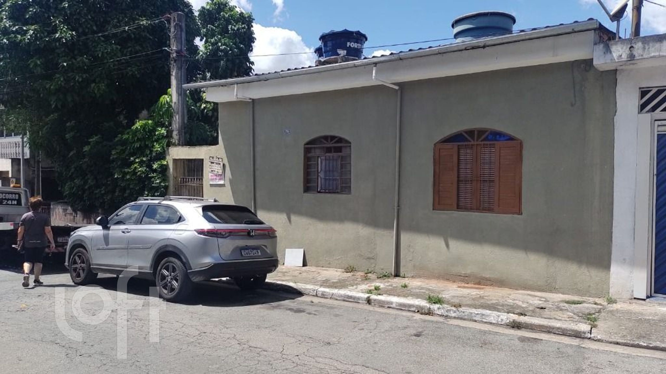 Casa à venda com 10 quartos, 250m² - Foto 1