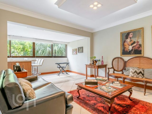 Apartamento com 230m², 3 dormitórios, 1 suíte, 2 vagas, Bela Vista em Porto Alegre