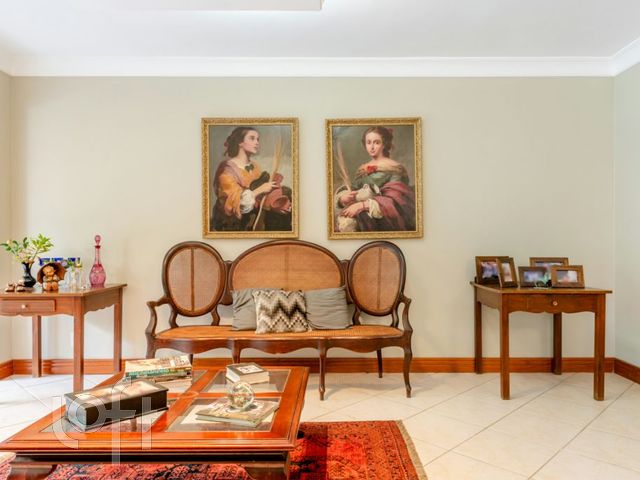 Apartamento com 230m², 3 dormitórios, 1 suíte, 2 vagas, Bela Vista em Porto Alegre