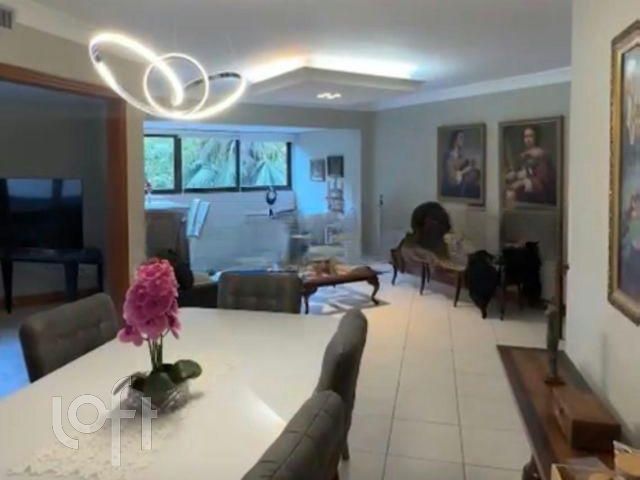 Apartamento com 230m², 3 dormitórios, 1 suíte, 2 vagas, Bela Vista em Porto Alegre