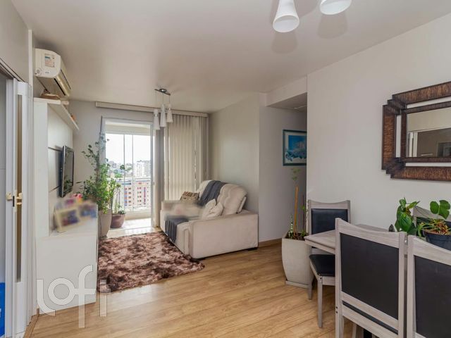 Apartamento com 74m², 3 dormitórios, 1 suíte, 2 vagas, Vila Ipiranga em Porto Alegre