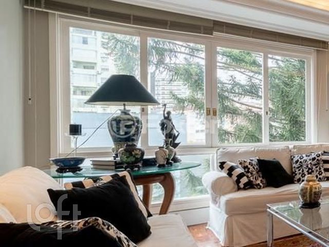 Apartamento com 173m², 3 dormitórios, 1 suíte, 2 vagas, Moinhos de Vento em Porto Alegre