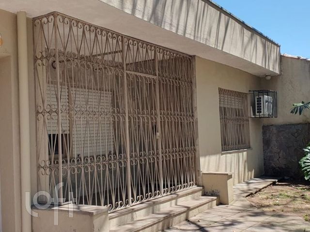 Casa com 284m², 4 dormitórios, 5 vagas, Jardim Botânico em Porto Alegre