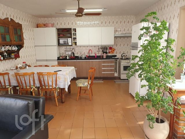 Casa com 284m², 4 dormitórios, 5 vagas, Jardim Botânico em Porto Alegre