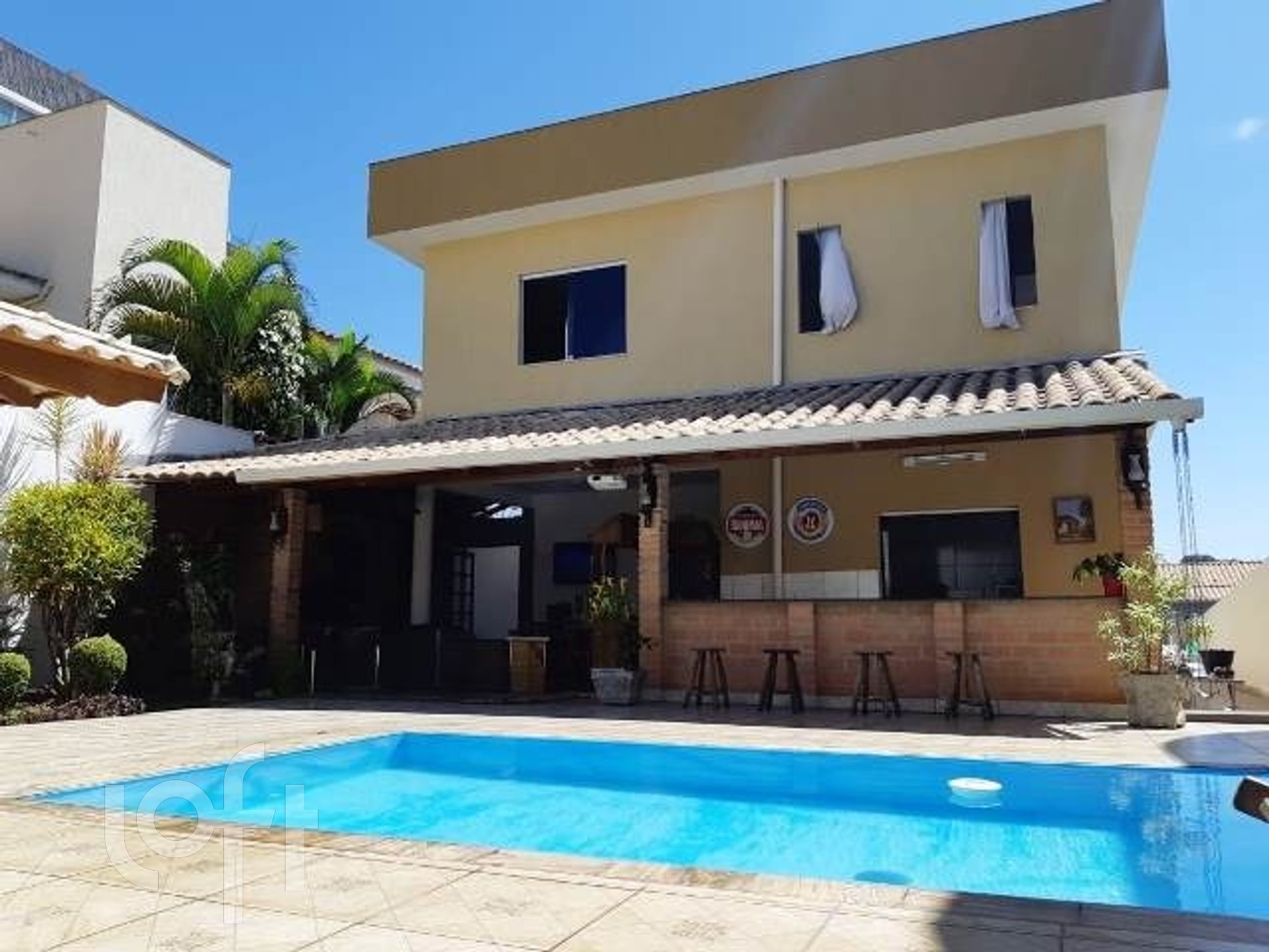 Casa à venda com 4 quartos, 360m² - Foto 1