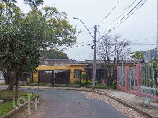Casa com 140m², 3 dormitórios, 1 suíte, 4 vagas, Vila Ipiranga em Porto Alegre
