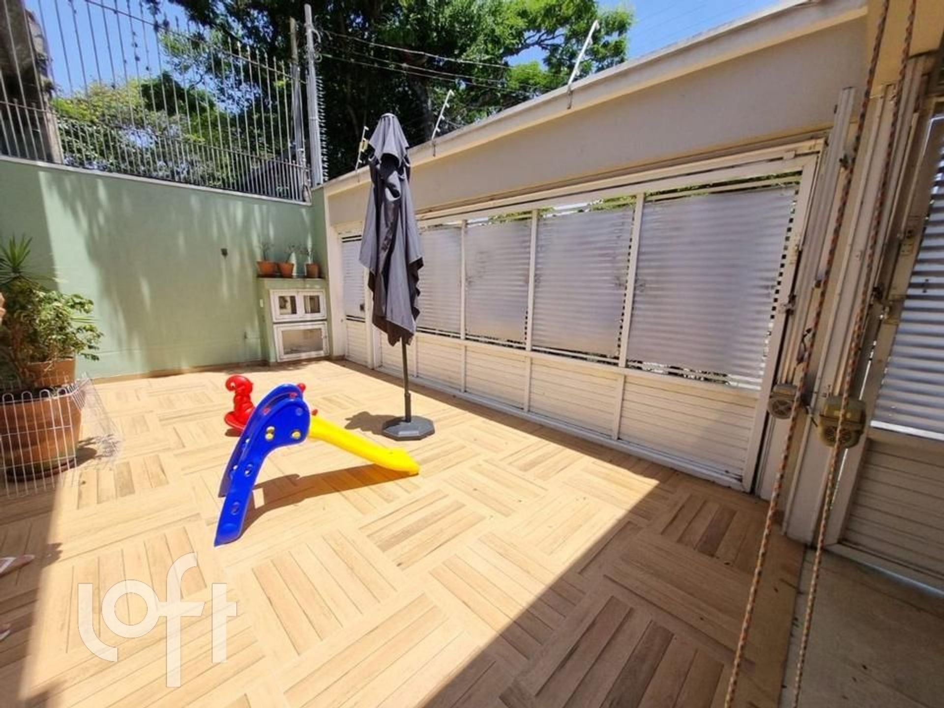 Casa à venda com 3 quartos, 150m² - Foto 1