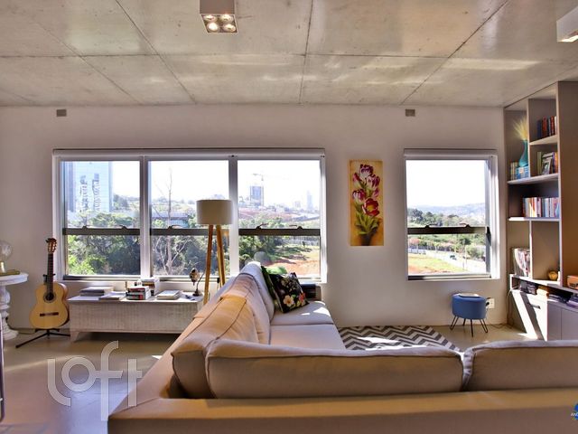 Apartamento com 68m², 2 dormitórios, 1 suíte, 1 vaga, Petrópolis em Porto Alegre