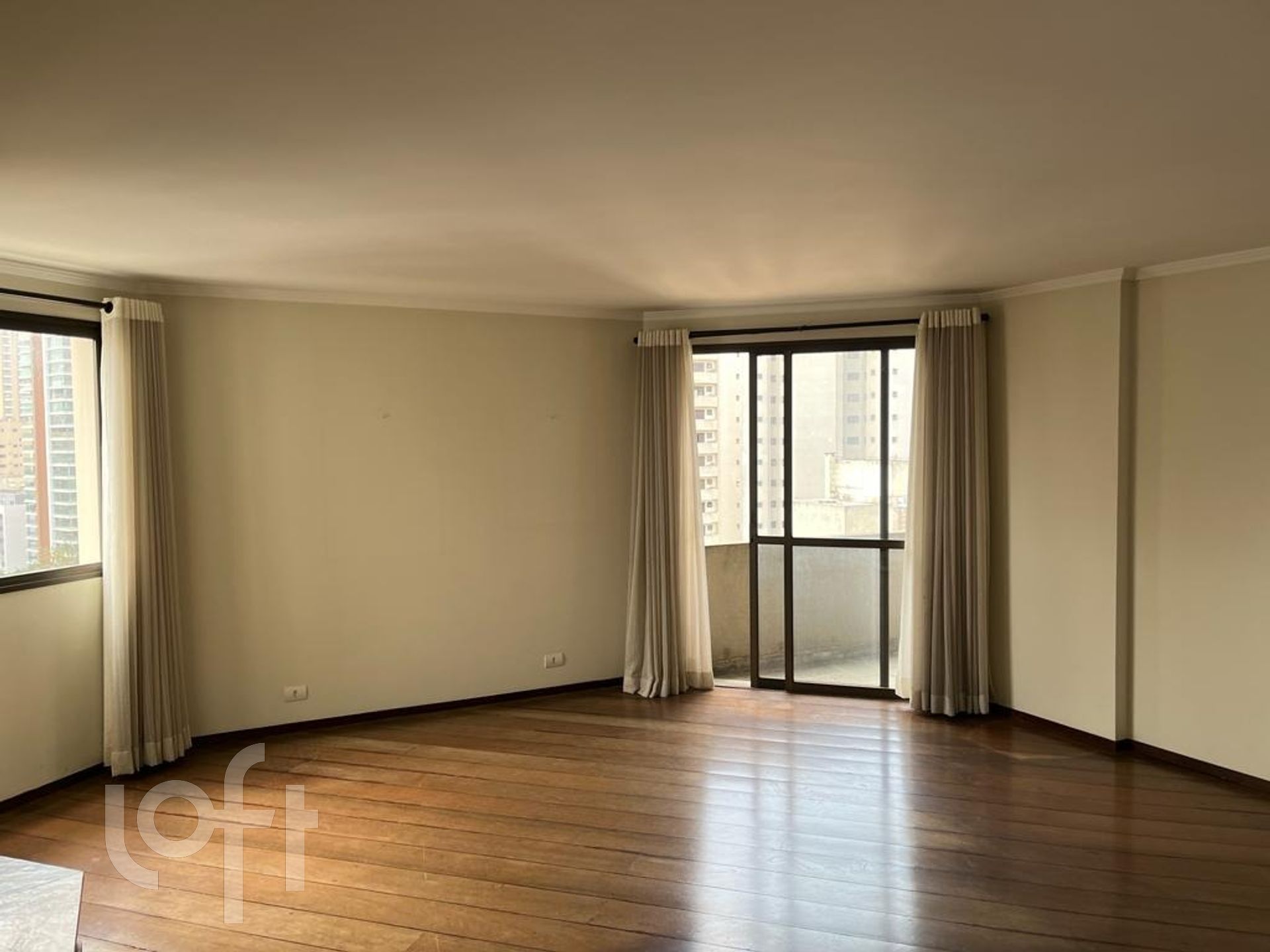 Apartamento à venda com 3 quartos, 198m² - Foto 2