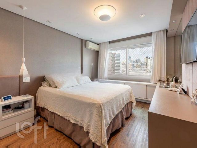 Apartamento com 120m², 3 dormitórios, 1 suíte, 2 vagas, Petrópolis em Porto Alegre