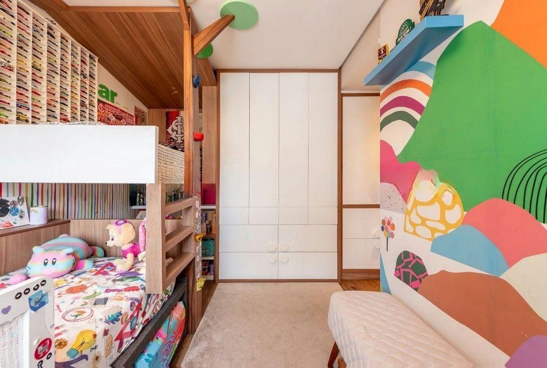 Apartamento com 120m², 3 dormitórios, 1 suíte, 2 vagas, Petrópolis em Porto Alegre