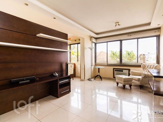 Apartamento com 90m², 3 dormitórios, 1 suíte, 2 vagas, Rio Branco em Porto Alegre