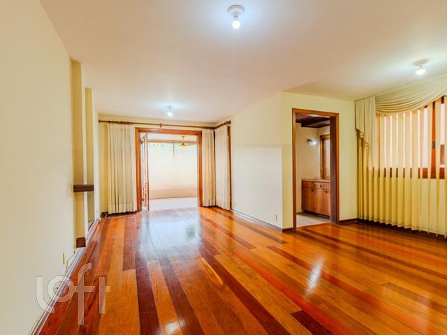 Apartamento com 130m², 3 dormitórios, 1 suíte, 2 vagas, Menino Deus em Porto Alegre