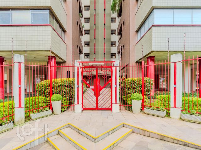 Apartamento com 130m², 3 dormitórios, 1 suíte, 2 vagas, Menino Deus em Porto Alegre