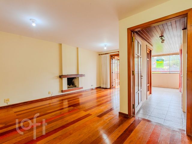 Apartamento com 130m², 3 dormitórios, 1 suíte, 2 vagas, Menino Deus em Porto Alegre