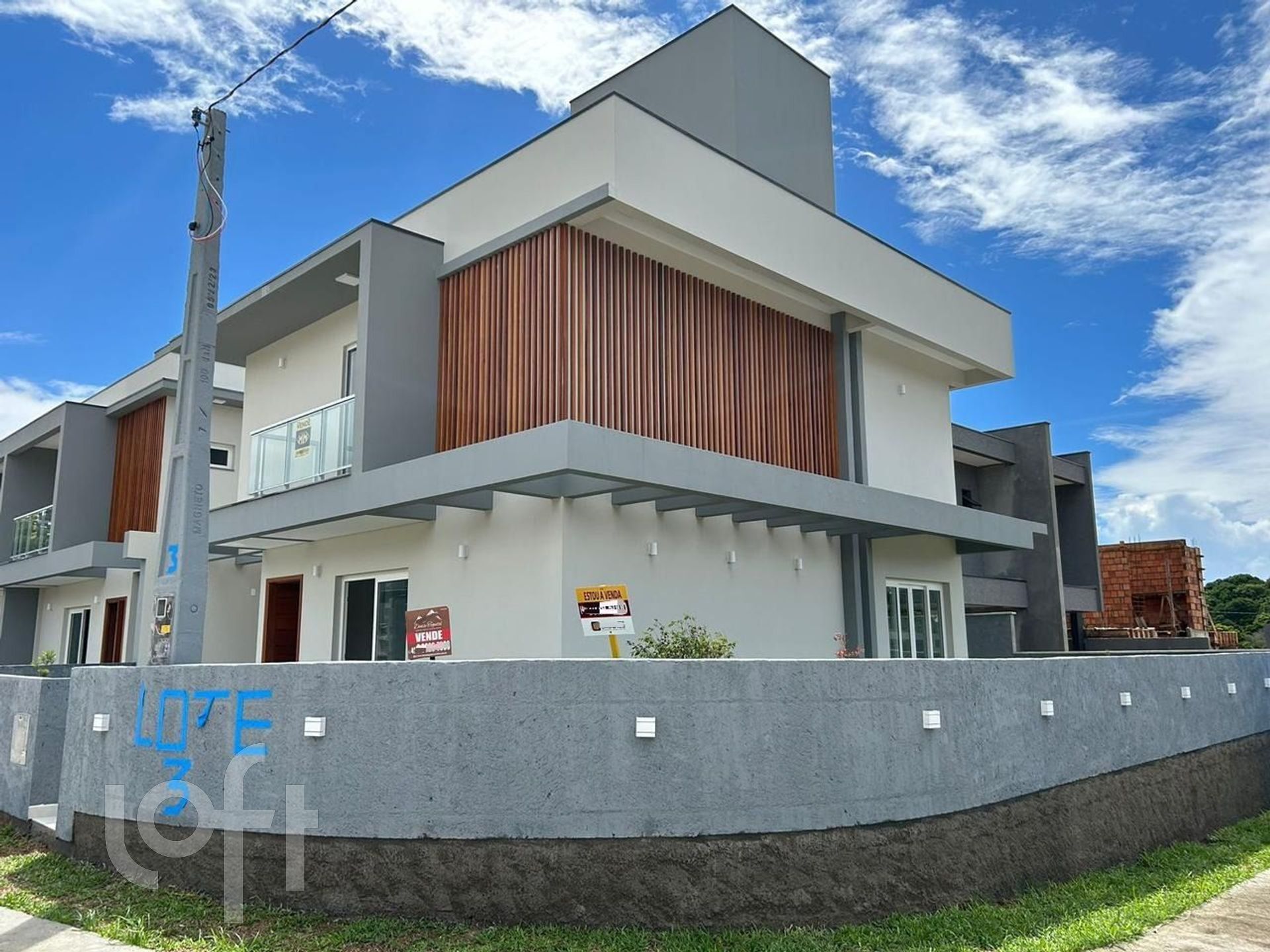 Casa Residencial com 161m², 3 quartos, 3 suítes, 2 garagens, no bairro Ingleses em Florianópolis