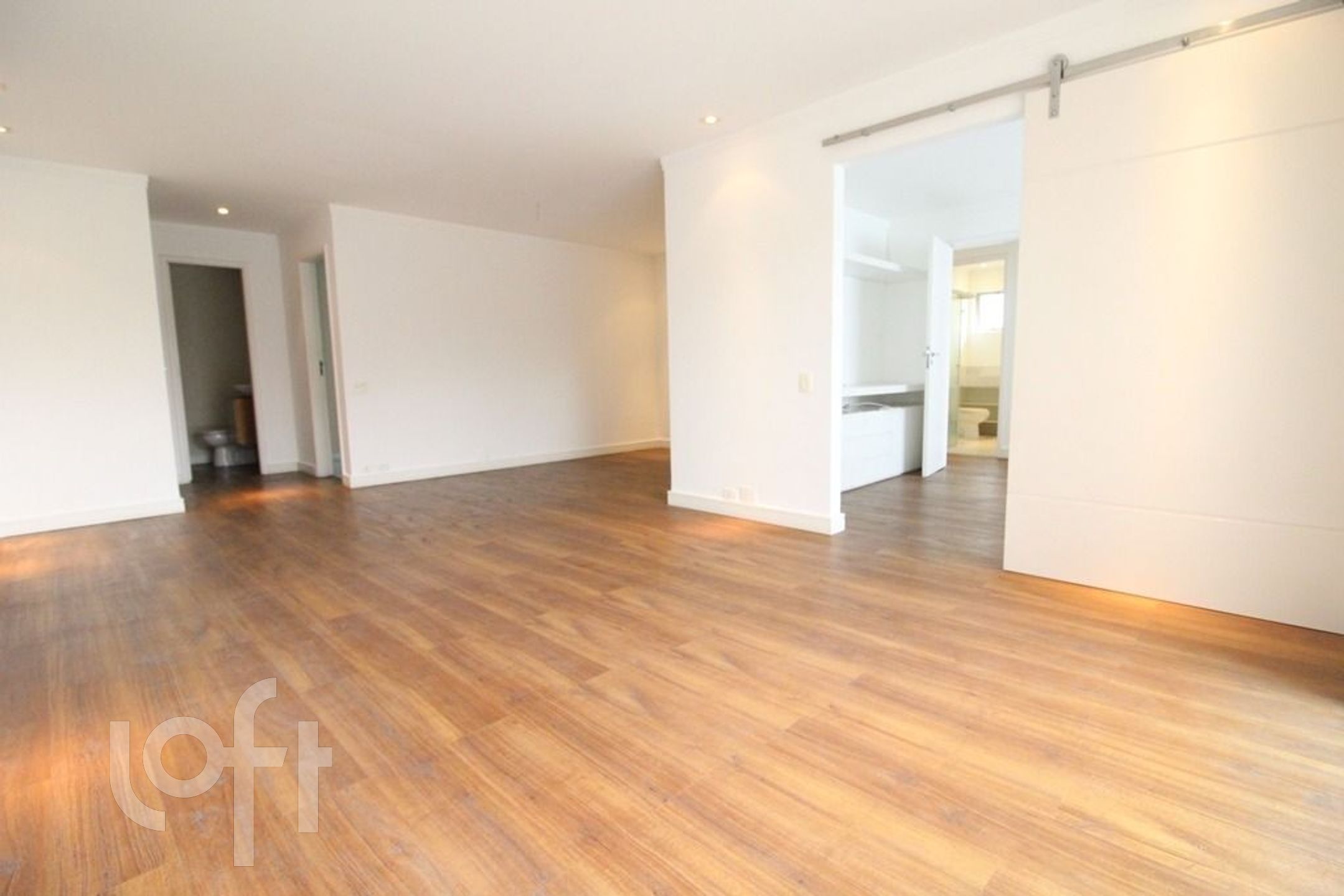 Apartamento à venda com 3 quartos, 150m² - Foto 2