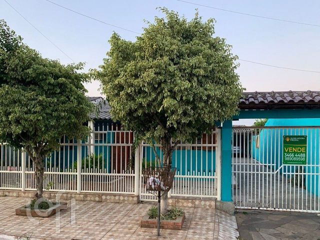 Casa com 270m², 4 dormitórios no bairro Guajuviras em Canoas para Comprar