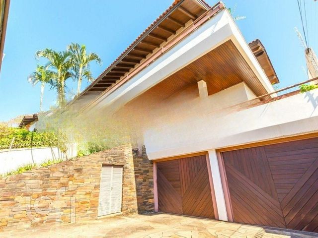 Casa com 338m², 4 dormitórios, 1 suíte, 4 vagas, Chácara das Pedras em Porto Alegre