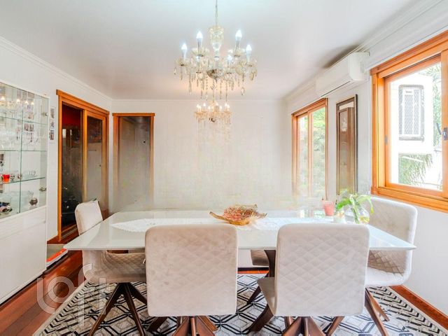 Apartamento com 130m², 3 dormitórios, 1 suíte, 2 vagas, Santana em Porto Alegre