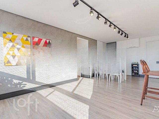 Apartamento com 86m², 3 dormitórios, 1 suíte, 2 vagas, São João em Porto Alegre