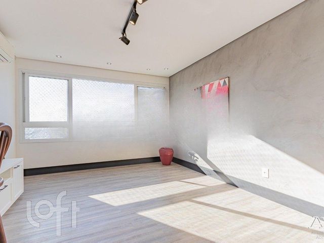 Apartamento com 86m², 3 dormitórios, 1 suíte, 2 vagas, São João em Porto Alegre