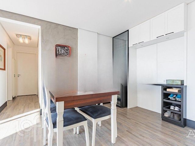 Apartamento com 86m², 3 dormitórios, 1 suíte, 2 vagas, São João em Porto Alegre