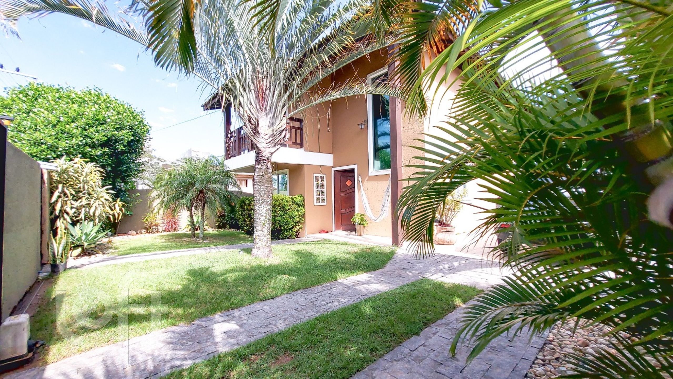 Casa Residencial com 230m², 3 quartos, 2 garagens, no bairro Rio tavares central em Florianópolis