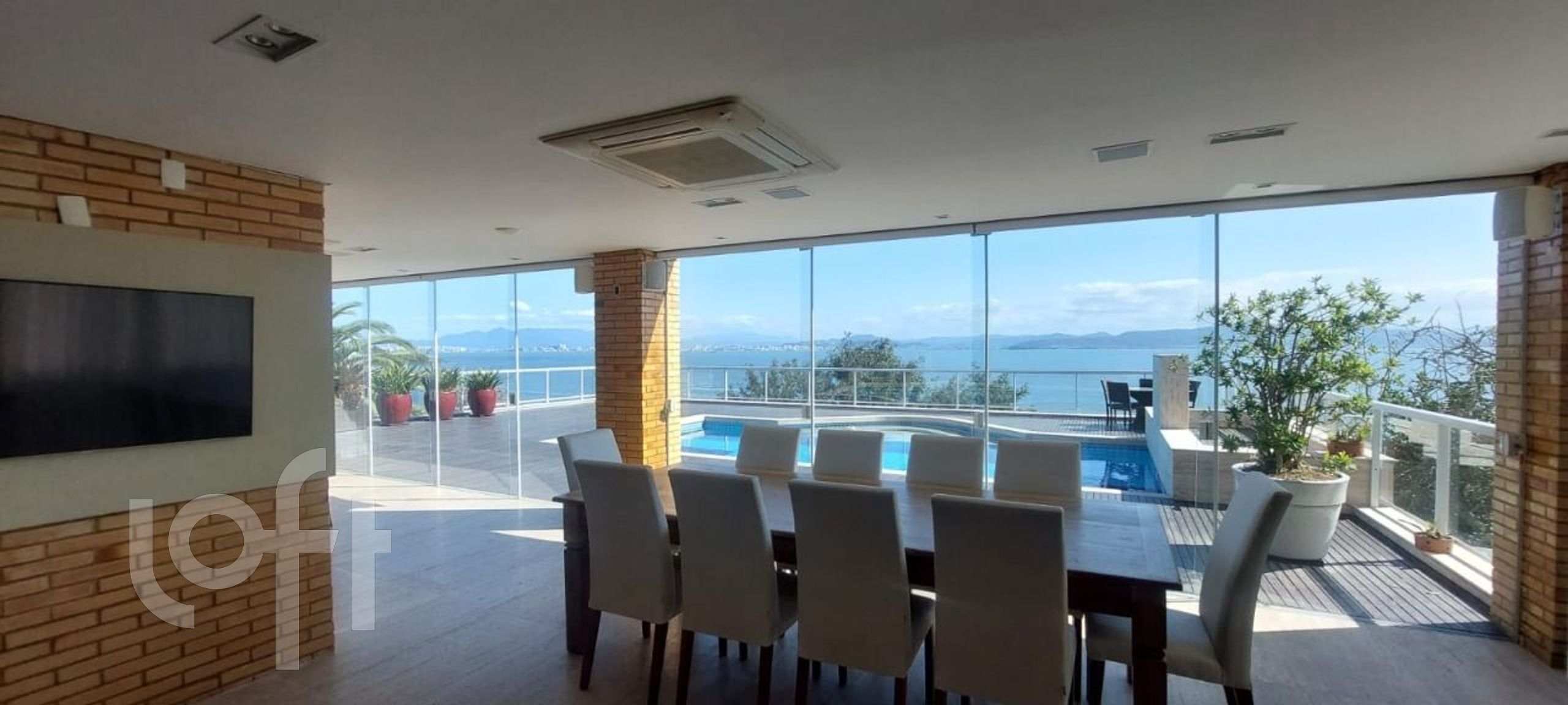 Casa Residencial com 835m², 6 quartos, 6 suítes, 4 garagens, no bairro Cacupé em Florianópolis