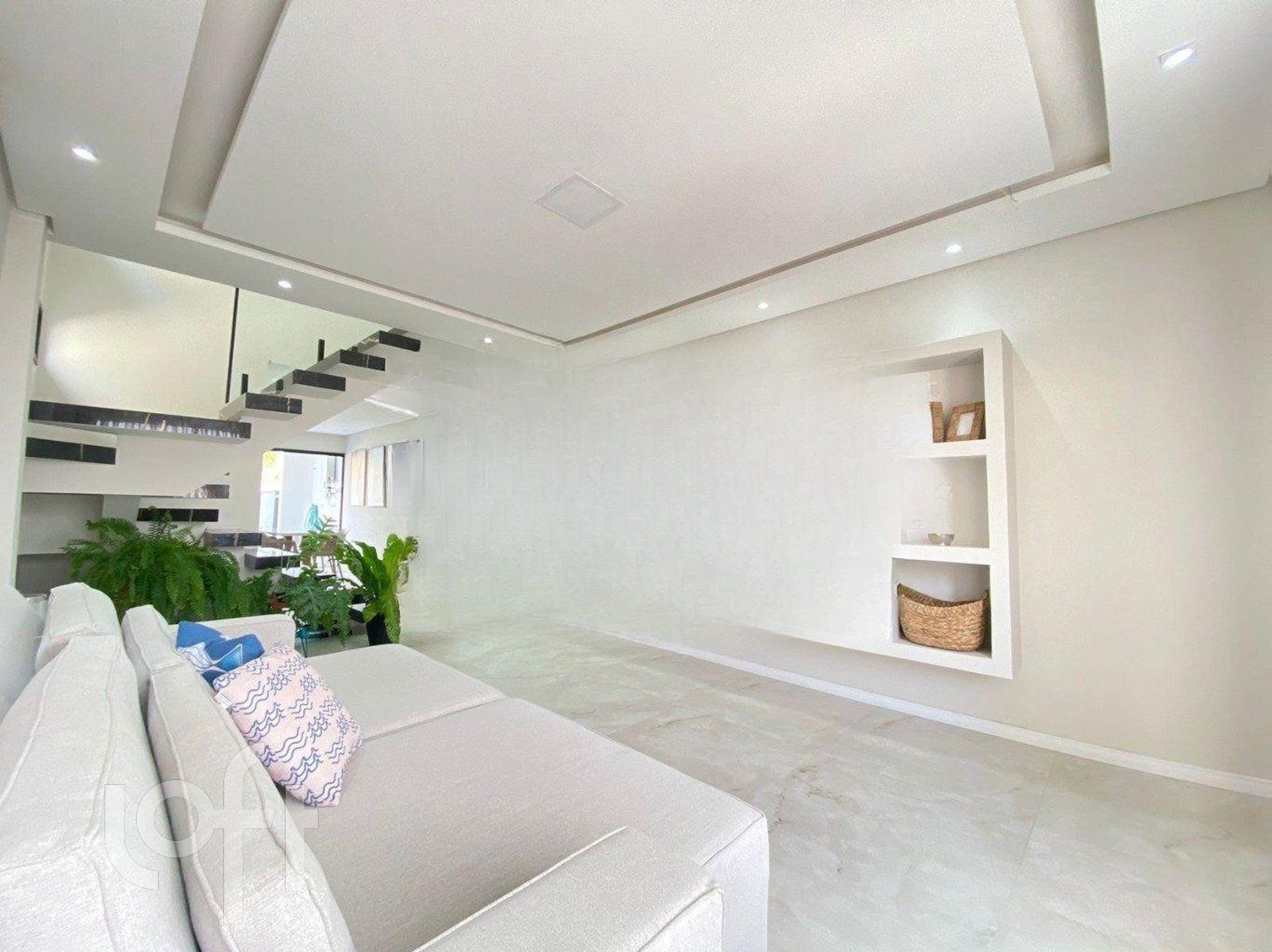 Casa Residencial com 136m², 3 quartos, 1 suíte, 2 garagens, no bairro Ingleses em Florianópolis