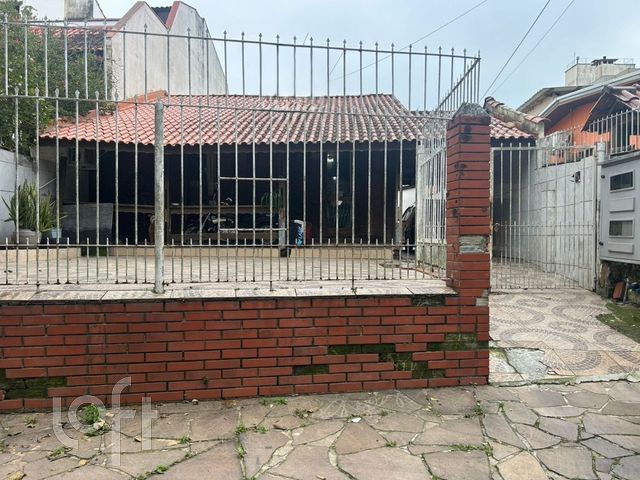 Casa com 215m², 2 dormitórios, 2 vagas, Jardim Botânico em Porto Alegre