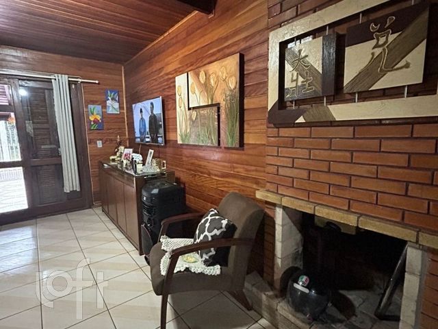 Casa com 215m², 2 dormitórios, 2 vagas, Jardim Botânico em Porto Alegre