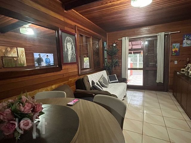 Casa com 215m², 2 dormitórios, 2 vagas, Jardim Botânico em Porto Alegre