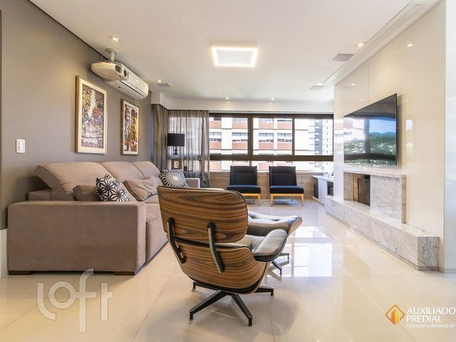 Apartamento com 159m², 3 dormitórios, 3 suítes, 3 vagas, Rio Branco em Porto Alegre