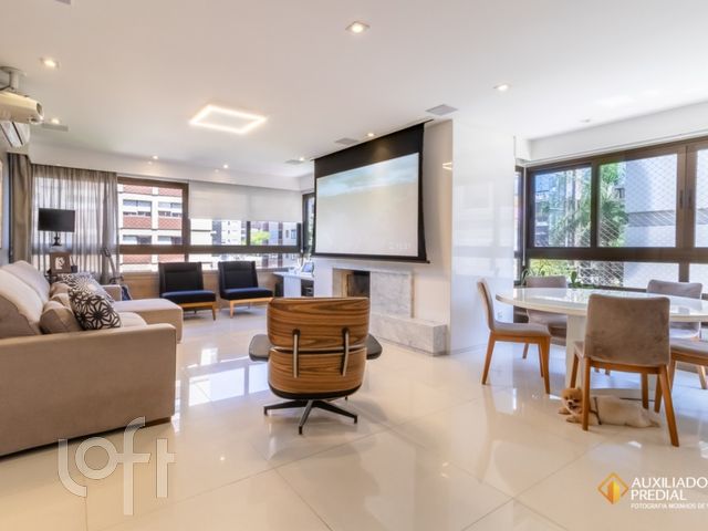 Apartamento com 159m², 3 dormitórios, 3 suítes, 3 vagas, Rio Branco em Porto Alegre