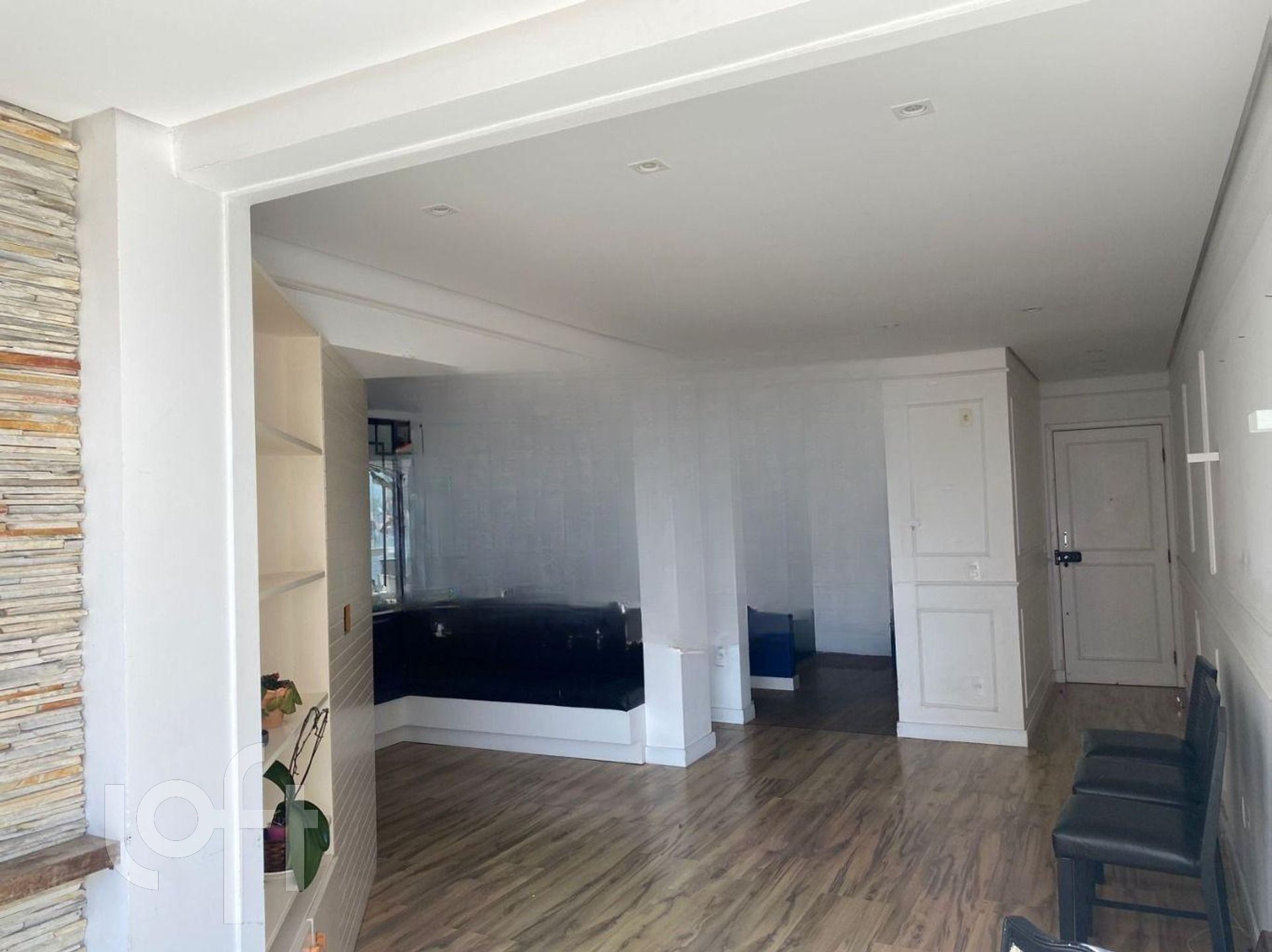 Apartamento à venda em Coqueiros com 110 m², 3 quartos, 1 suíte, 2 vagas