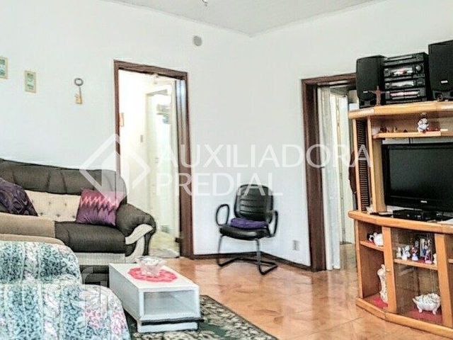 Casa com 174m², 3 dormitórios, 2 vagas, Vila Ipiranga em Porto Alegre