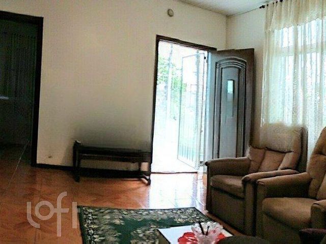 Casa com 174m², 3 dormitórios, 2 vagas, Vila Ipiranga em Porto Alegre