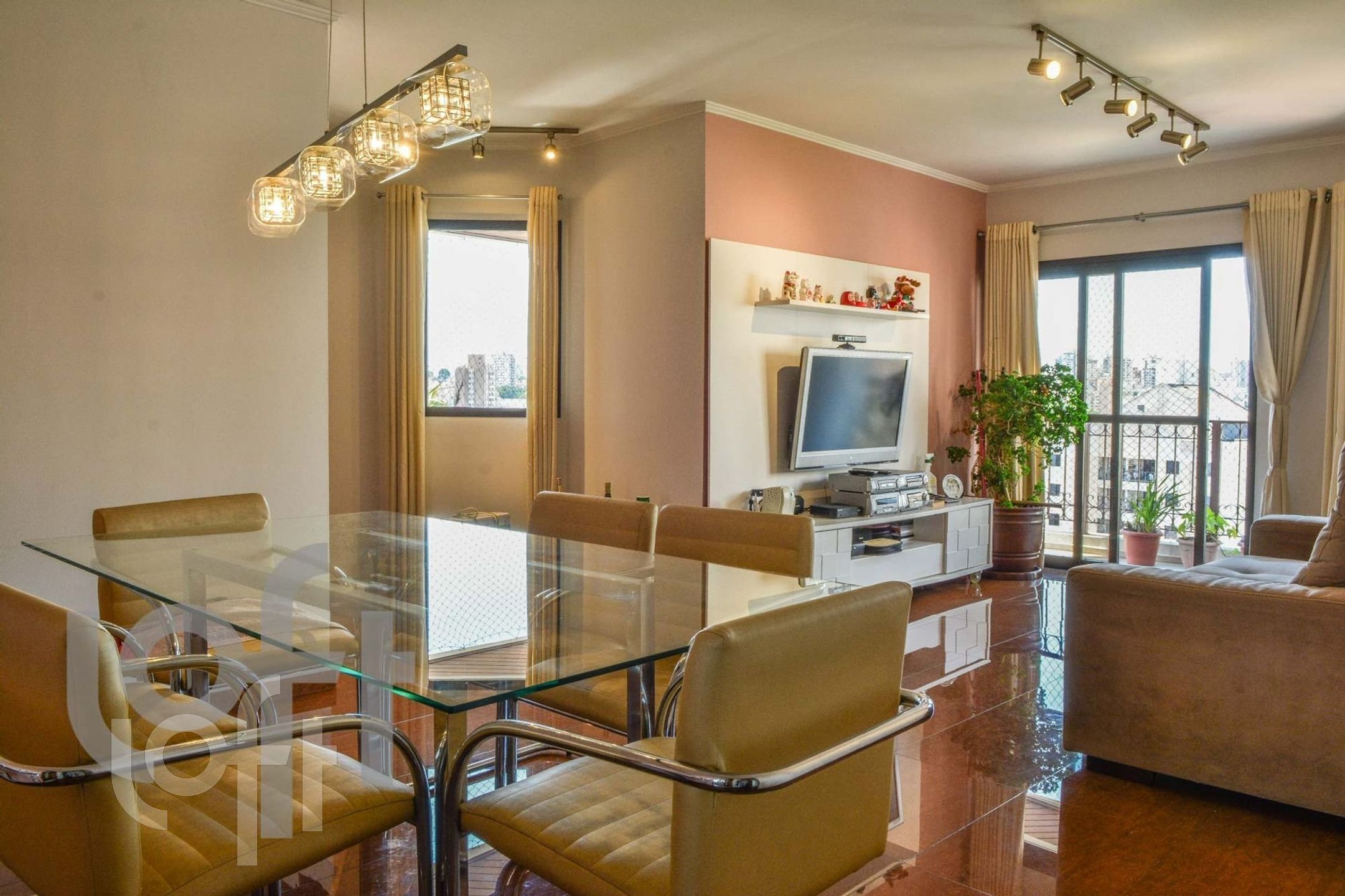 Apartamento à venda com 3 quartos, 156m² - Foto 1