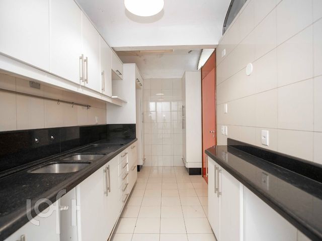 Casa com 322m², 5 dormitórios, 1 suíte, 6 vagas, Menino Deus em Porto Alegre