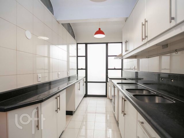 Casa com 322m², 5 dormitórios, 1 suíte, 6 vagas, Menino Deus em Porto Alegre